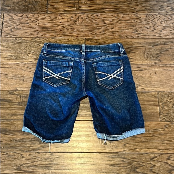 Aeropostale Bermuda Low Rise Shorts Size 3/4 - Picture 2 of 16